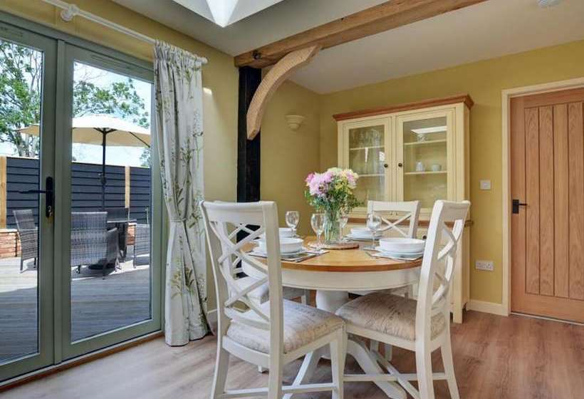 Peaceful Cottage In Reepham With Terrace