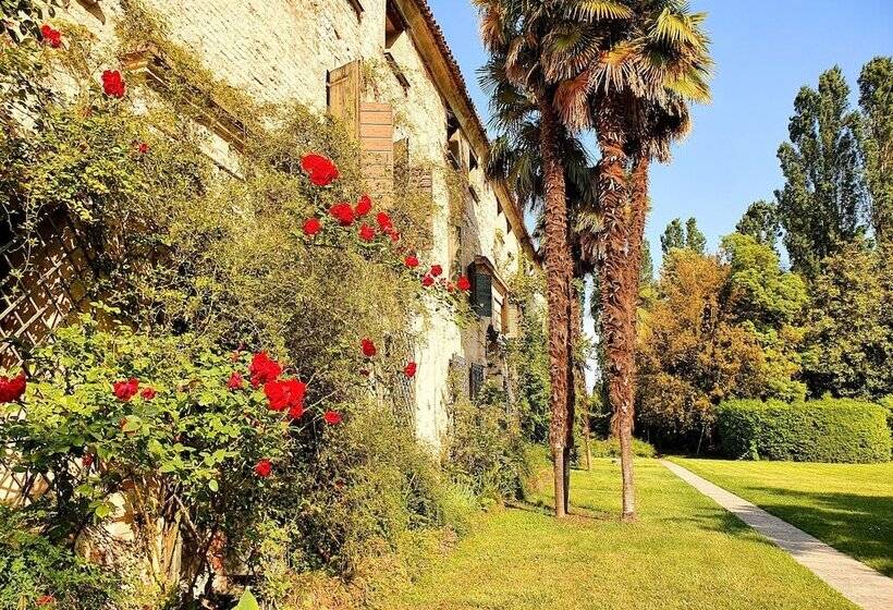 بنسيون Villa Foscolo   Luxury Rooms & Apartments