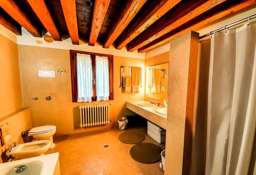 بنسيون Villa Foscolo   Luxury Rooms & Apartments