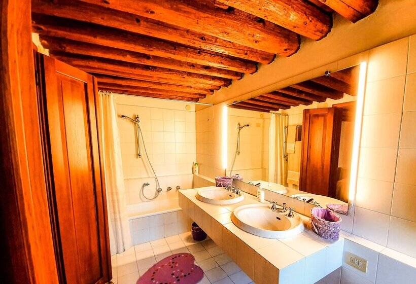 بنسيون Villa Foscolo   Luxury Rooms & Apartments