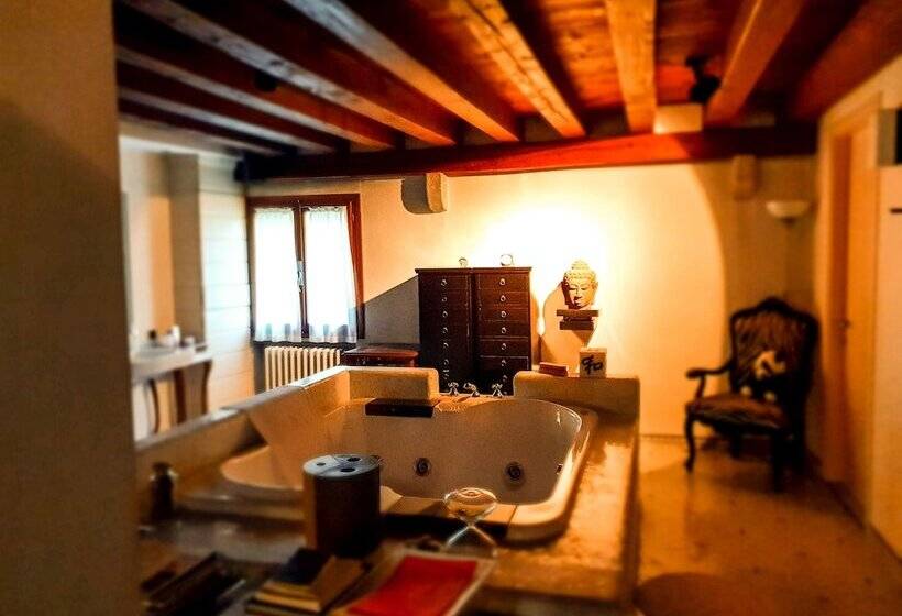 بنسيون Villa Foscolo   Luxury Rooms & Apartments