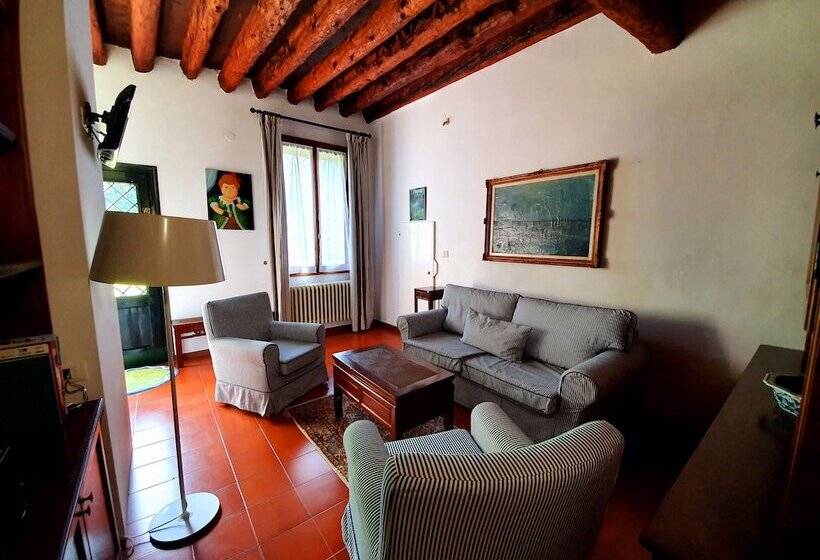 بنسيون Villa Foscolo   Luxury Rooms & Apartments