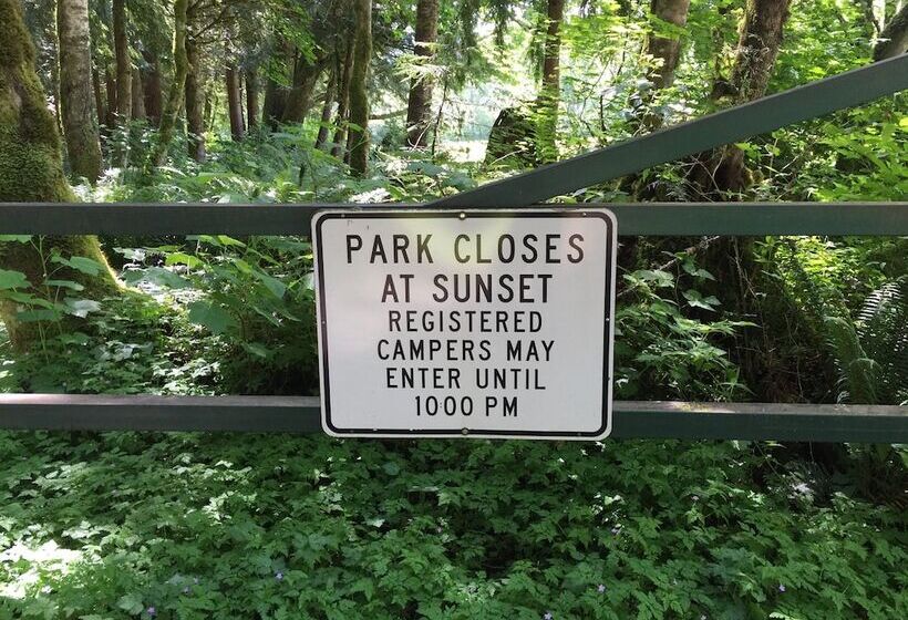 83mf   Lakeside   Hot Tub   Wifi   Bbq   Dock   Sleeps 4 No Pets