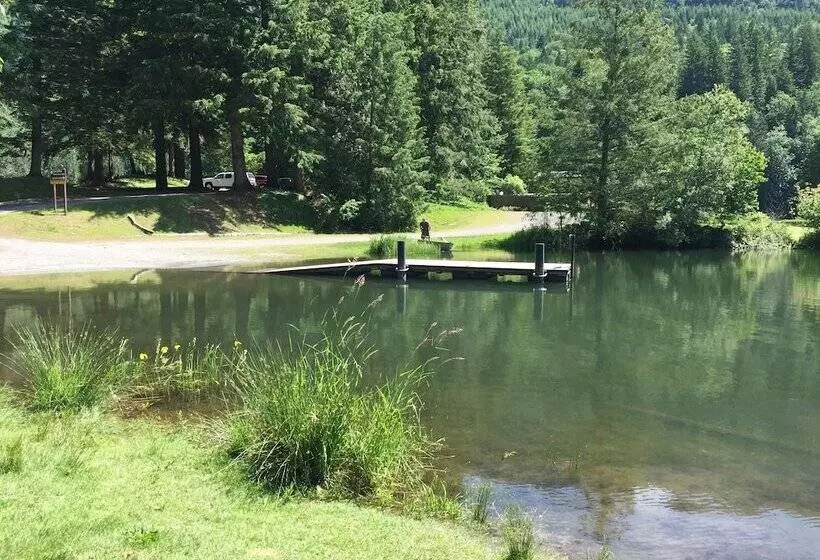 83mf   Lakeside   Hot Tub   Wifi   Bbq   Dock   Sleeps 4 No Pets