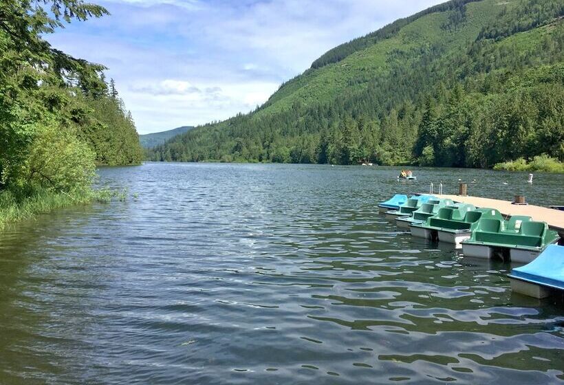 83mf   Lakeside   Hot Tub   Wifi   Bbq   Dock   Sleeps 4 No Pets