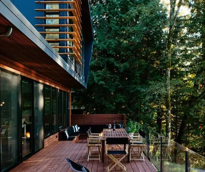 83mf   Lakeside   Hot Tub   Wifi   Bbq   Dock   Sleeps 4 No Pets