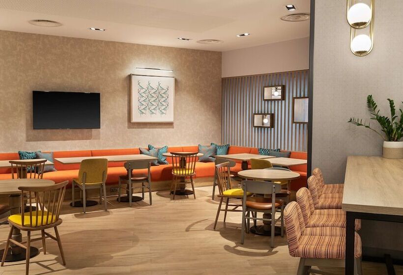 בית מלון כפרי Hampton By Hilton Torquay