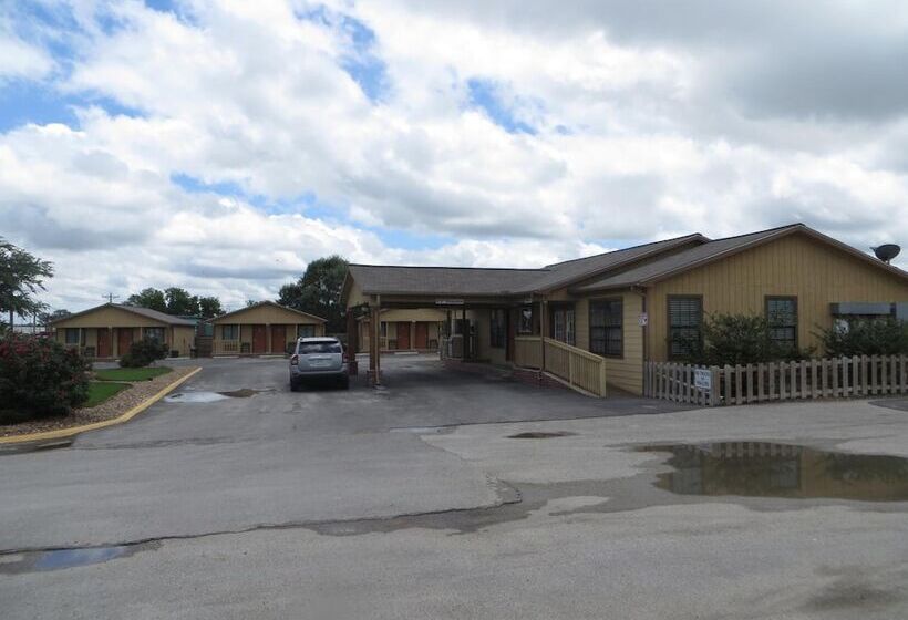 فندق Kenedy Country Inn