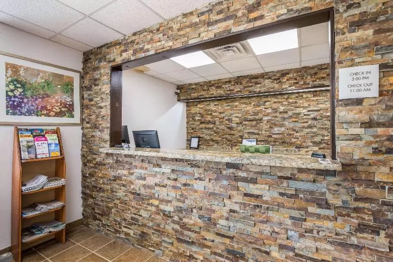 モーテル Econo Lodge Neenah