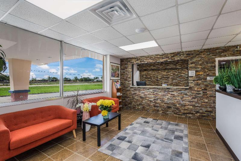 모텔 Econo Lodge Neenah