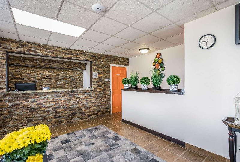 모텔 Econo Lodge Neenah