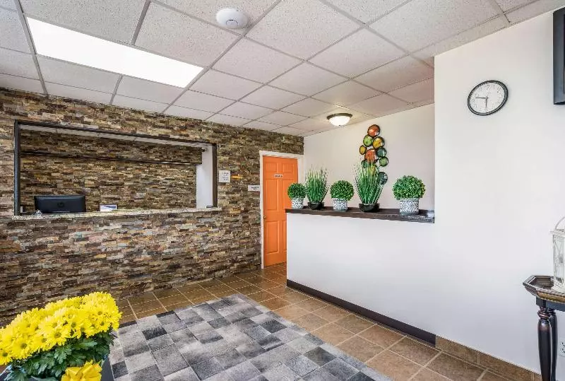 モーテル Econo Lodge Neenah