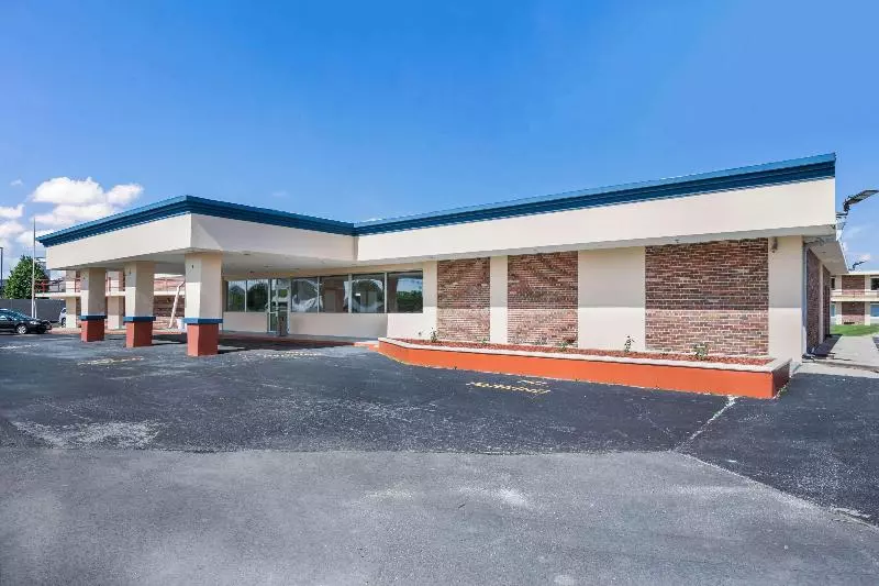 モーテル Econo Lodge Neenah