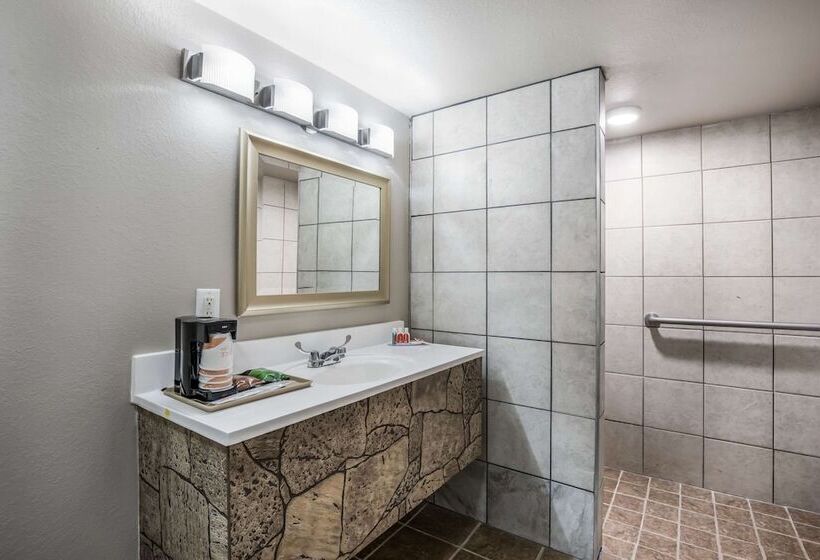 모텔 Econo Lodge Neenah