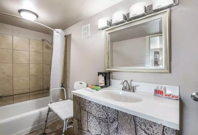 モーテル Econo Lodge Neenah