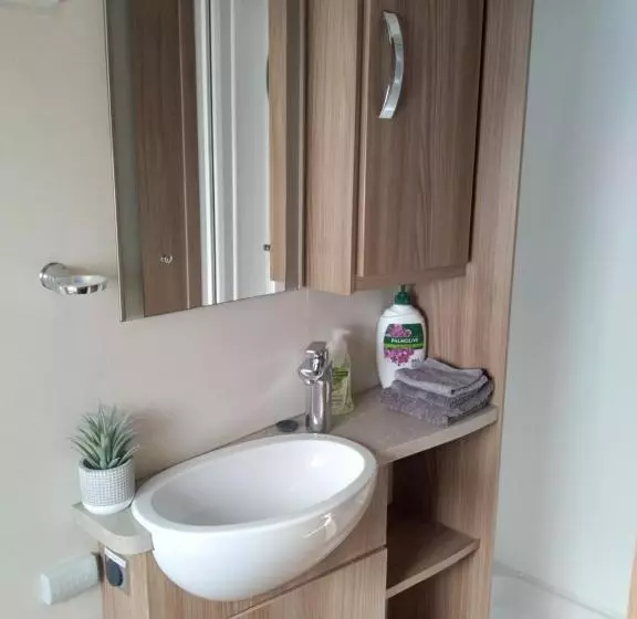 Aamiaismajoitus (B&B) Caravan Glamping Accommodation