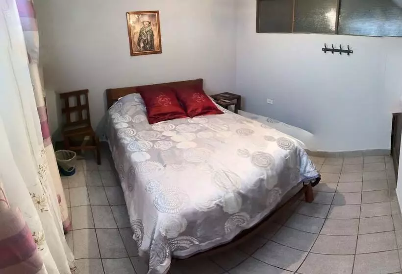 تختخواب و صبحانه La Casa Discreta Cochabamba