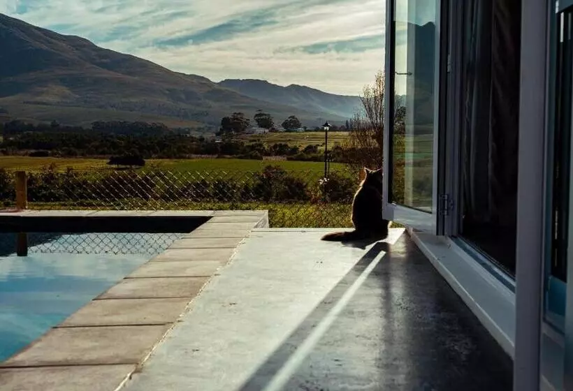 Majatalo Stanford View