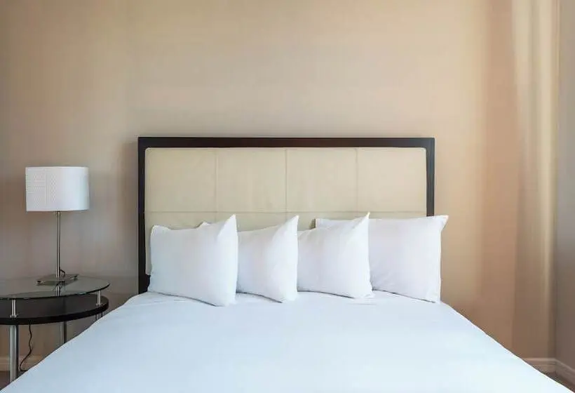 Carmana Hotel & Suites