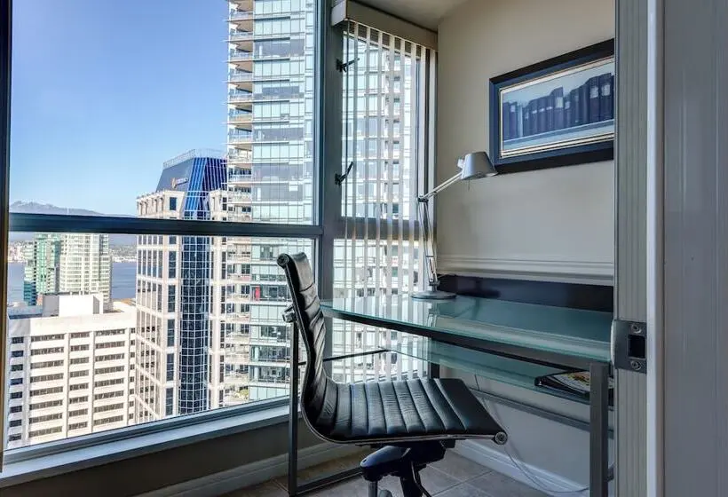 Carmana Hotel & Suites