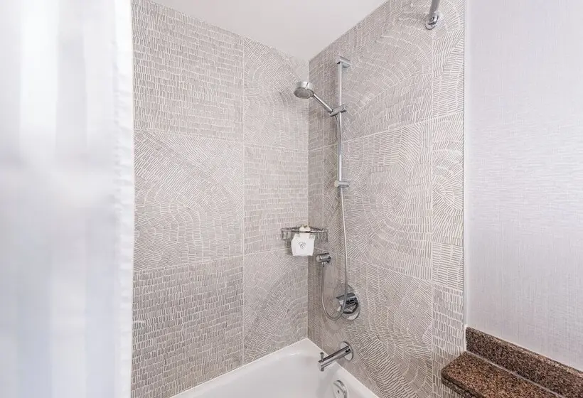 Carmana Hotel & Suites