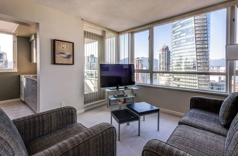 Carmana Hotel & Suites