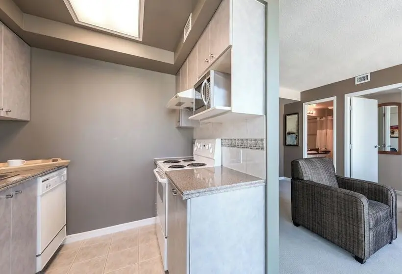 Carmana Hotel & Suites