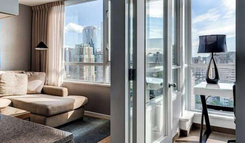 Carmana Hotel & Suites