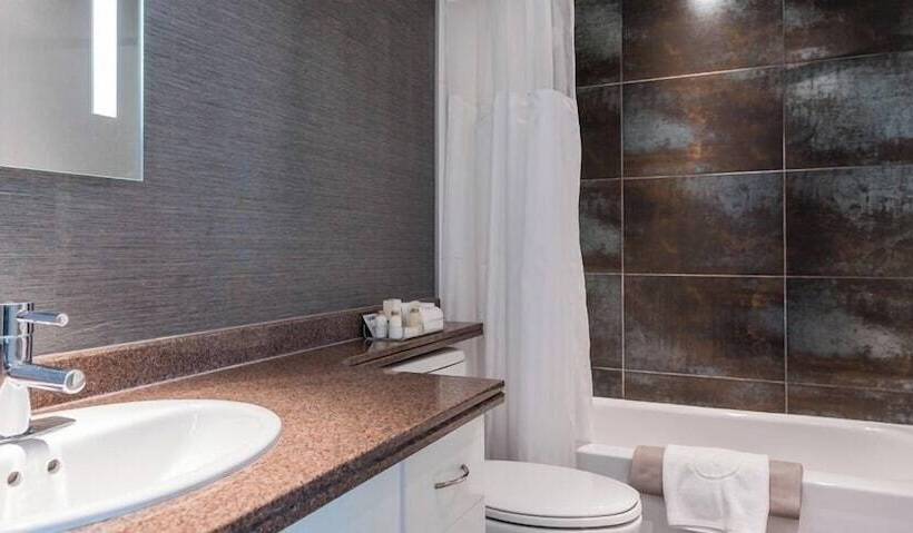 Carmana Hotel & Suites