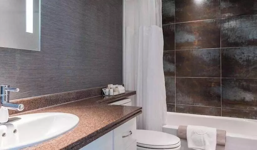 Carmana Hotel & Suites