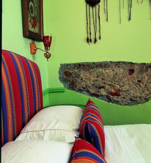 בית מלון כפרי Colona Castle