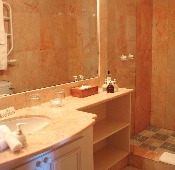 בית מלון כפרי Colona Castle