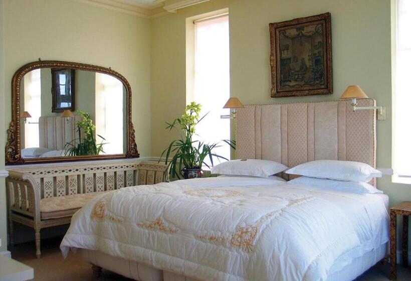 בית מלון כפרי Colona Castle