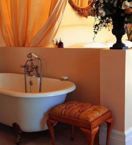 בית מלון כפרי Colona Castle