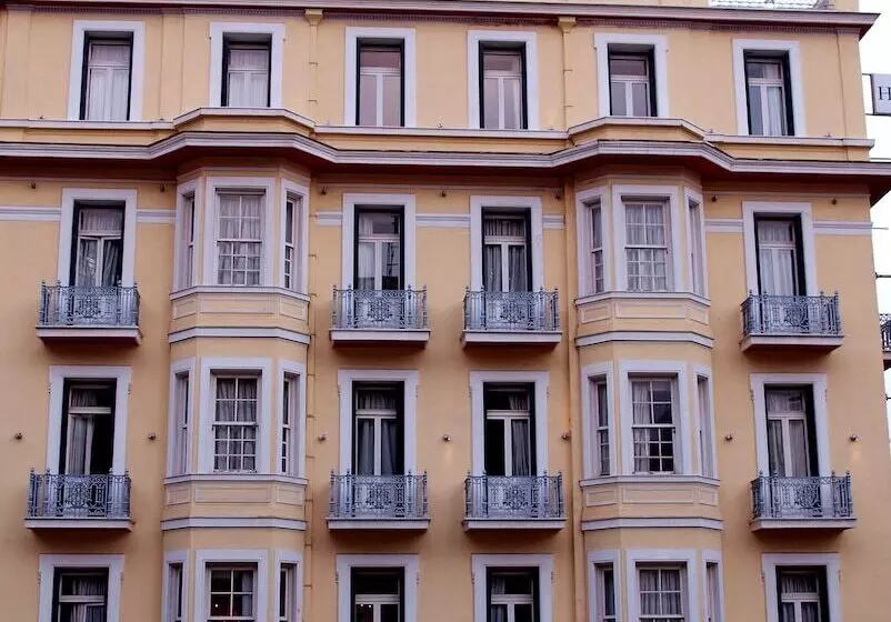 בית מלון כפרי Delphi Art