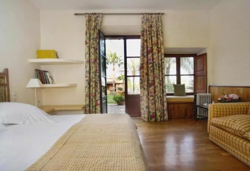 호텔 Rotana Golf Resort