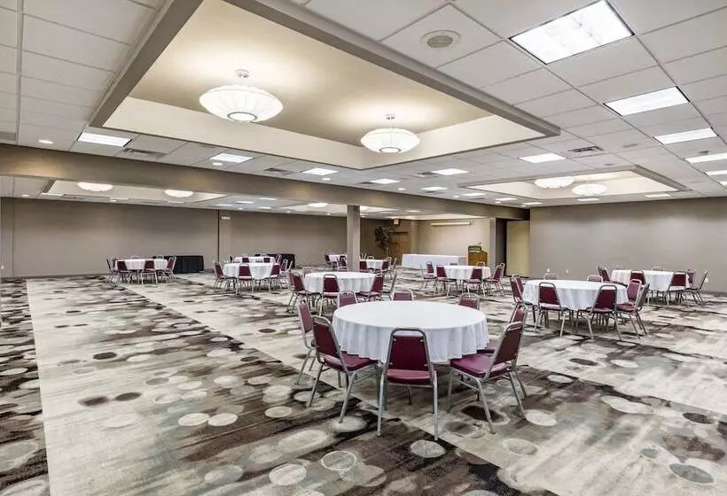 هتل Lamplighter Inn And Suites  North