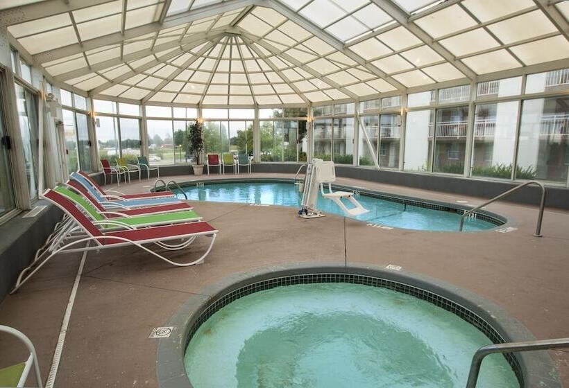 Hotel Lamplighter Inn And Suites  North