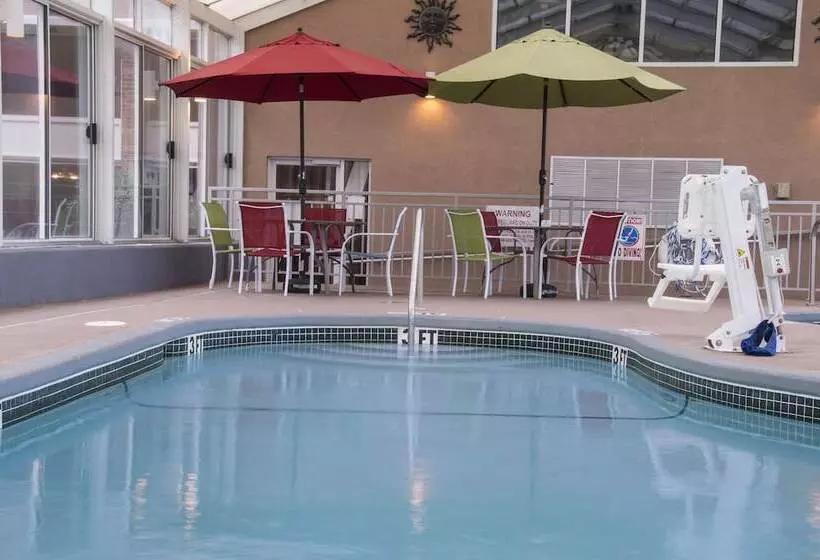 هتل Lamplighter Inn And Suites  North