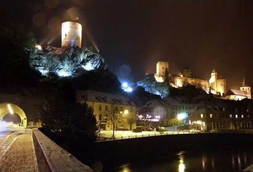 Logis Gourmet & Relax Hotel De La Sure