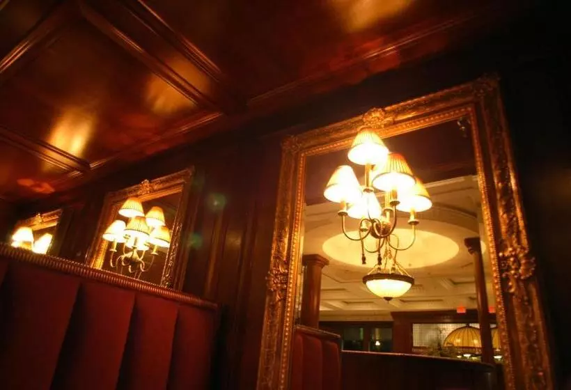 هتل Market Pavilion