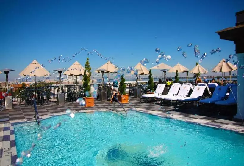 هتل Market Pavilion