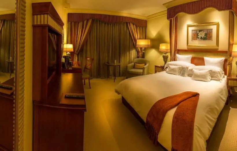 Отель Peermont D Oreale Grande At Emperors Palace