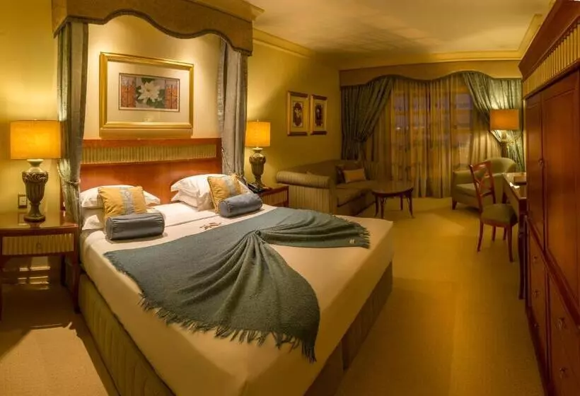 Отель Peermont D Oreale Grande At Emperors Palace