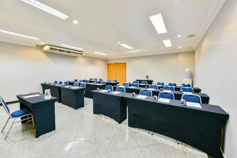 בית מלון כפרי Plaza Inn Executive