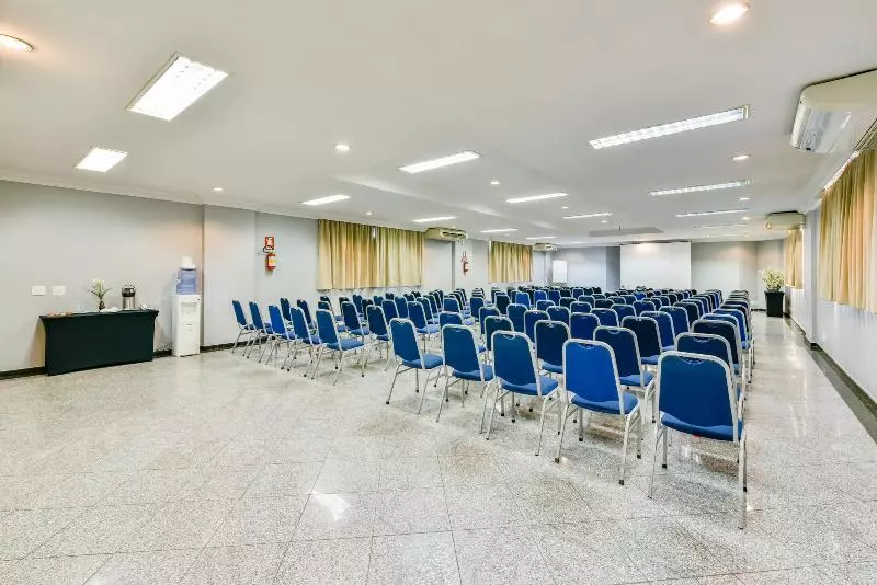 בית מלון כפרי Plaza Inn Executive