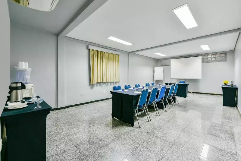 בית מלון כפרי Plaza Inn Executive