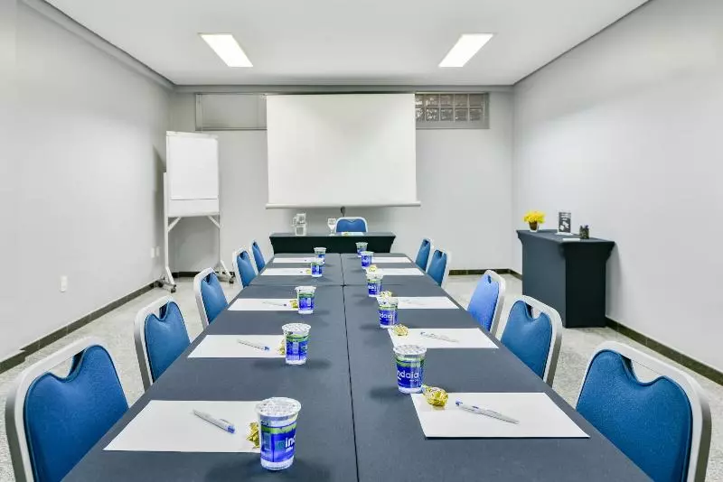 בית מלון כפרי Plaza Inn Executive