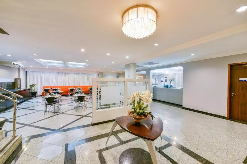 בית מלון כפרי Plaza Inn Executive