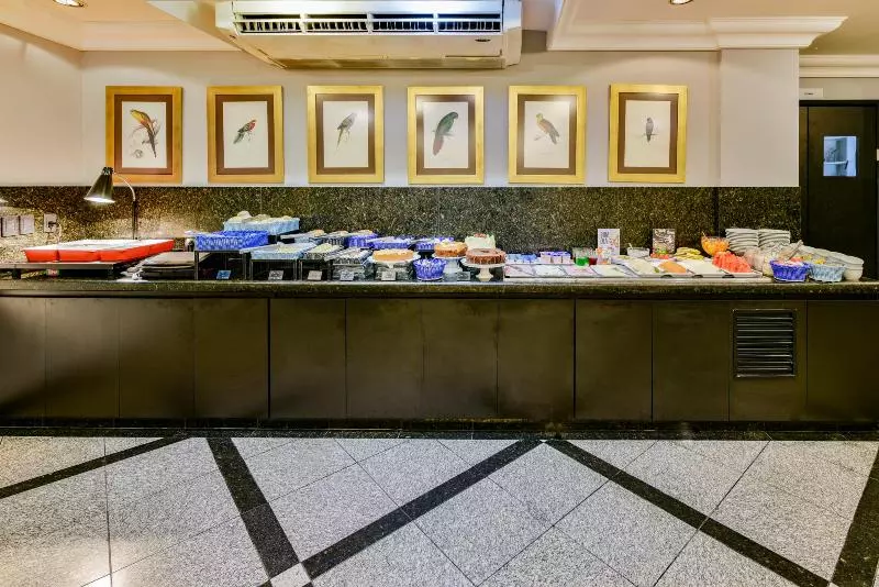 בית מלון כפרי Plaza Inn Executive